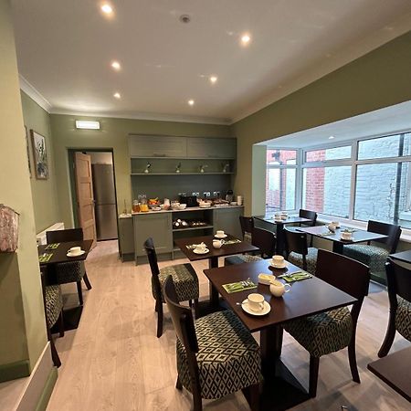 Hamilton Court Hotel Hoole Chester Eksteriør billede