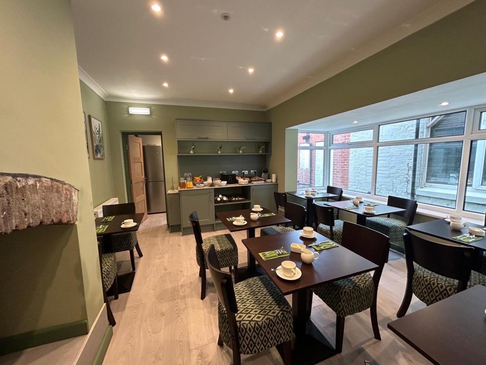 Hamilton Court Hotel Hoole Chester Eksteriør billede